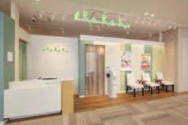 商業施設内に設けられた店舗の入口